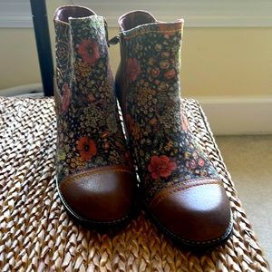 Great ankle boots for jeans, cords, long skirts. Very little wear.